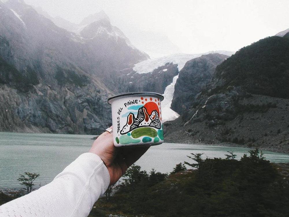 Taza Vintage Enlozada Pintada a Mano Diseño Torres del Paine - Ojos Viajeros
