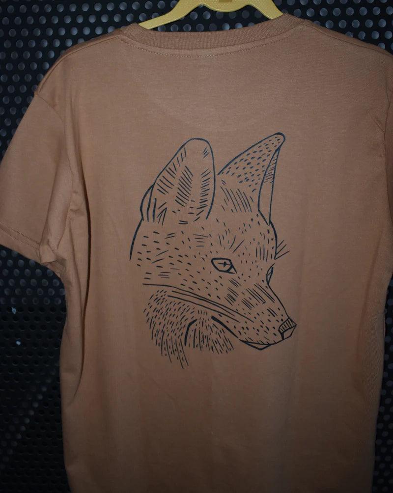 Polera Premium Unisex Caqui Zorro Chilla - Ojos Viajeros