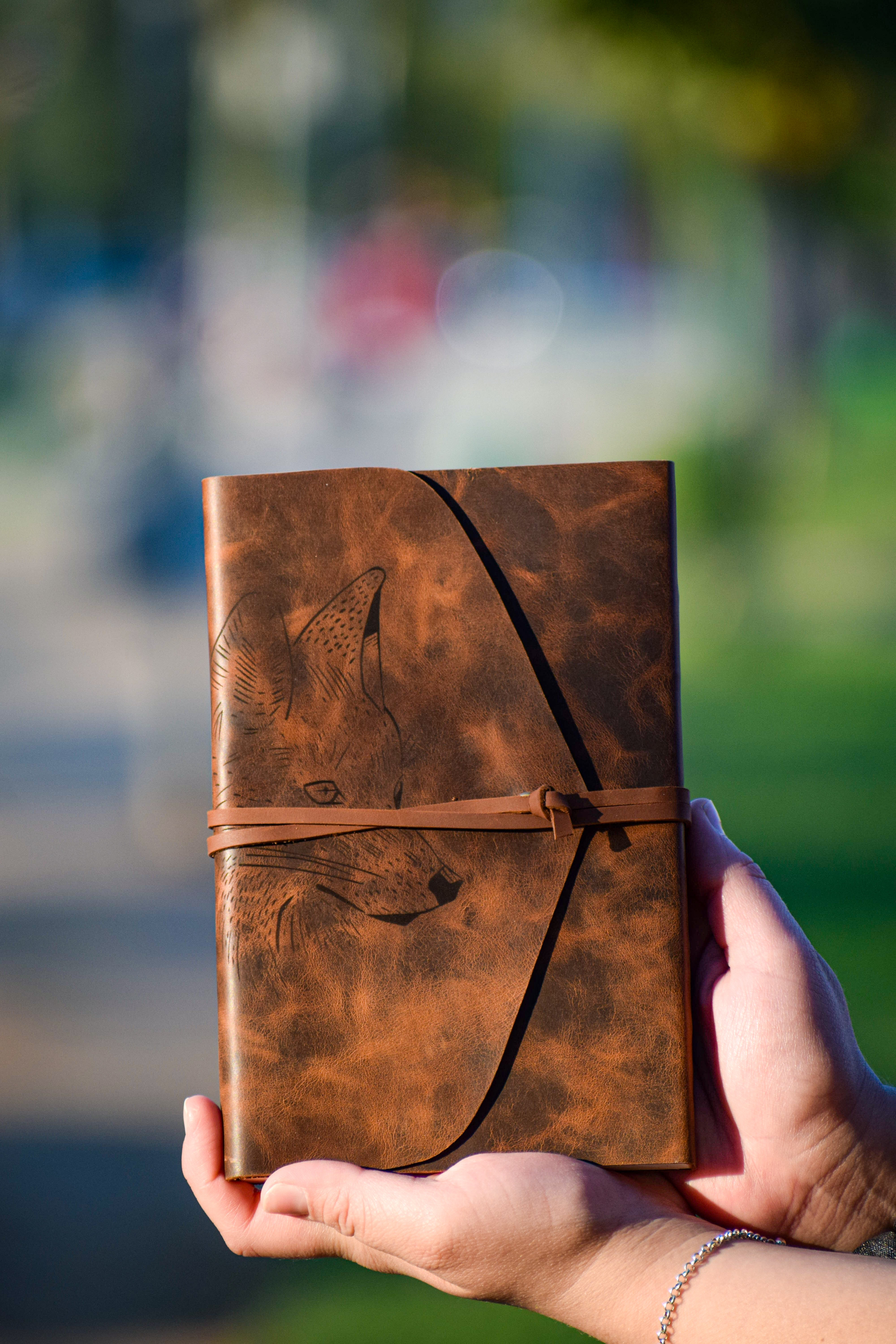 Libreta de Cuero Zorro Chilla - Ojos Viajeros 